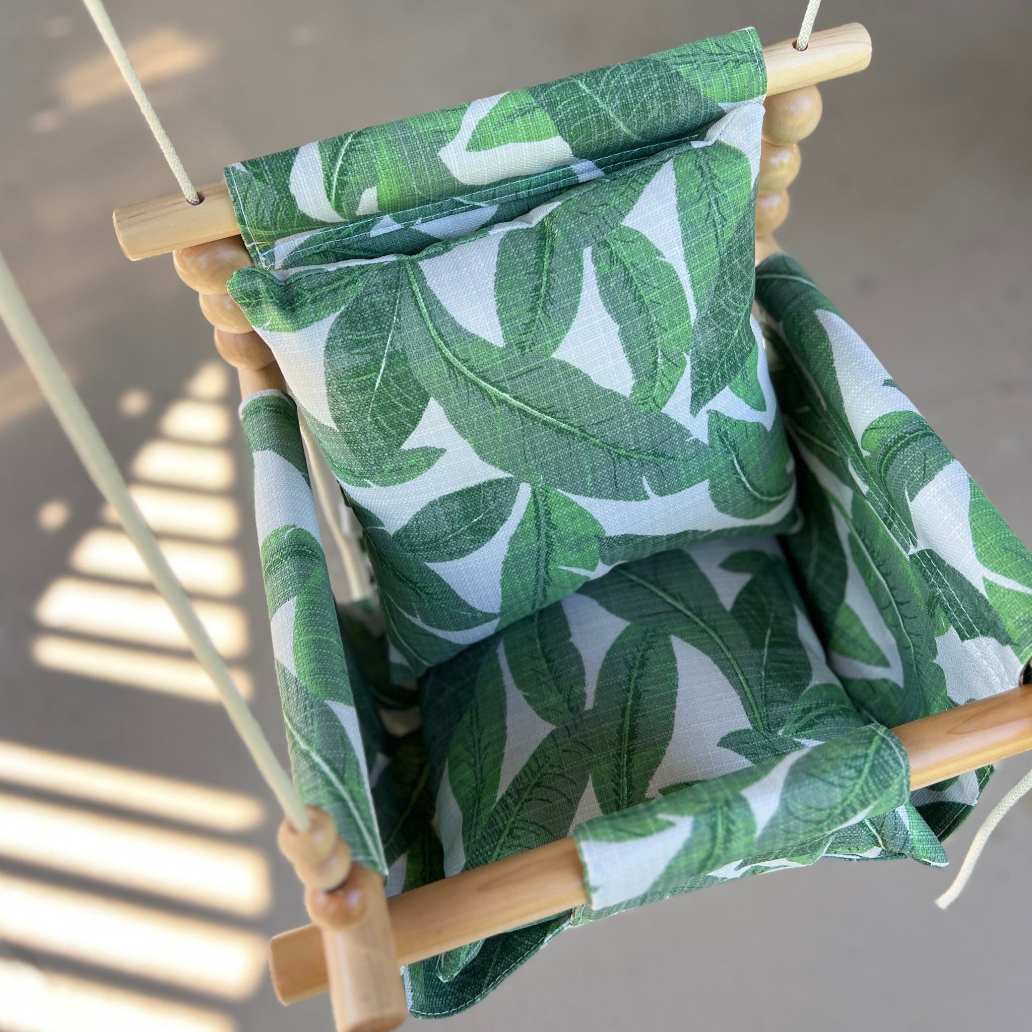 Outdoor High Back Swing – Tropical Leaf